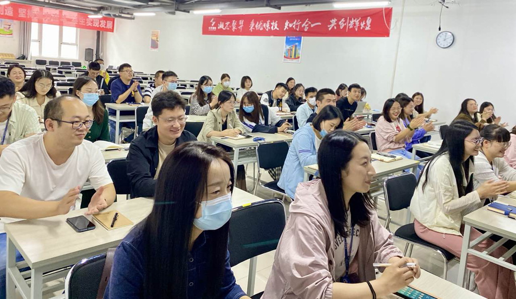 LEwin乐玩微电第一期英语培训班正式开课